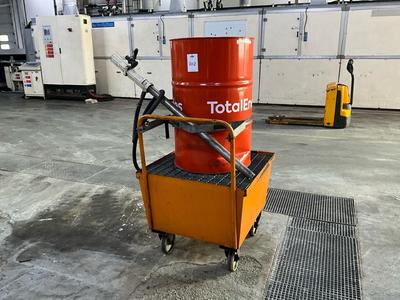 Immagine panoramica di mobile grease pump