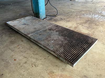 Immagine panoramica di spill containment platform