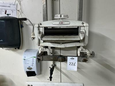 Immagine panoramica di Acme manual wringer