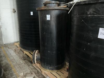 Immagine panoramica di Pressure vessel with vlanged connections