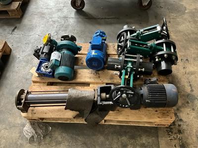 Immagine panoramica di Gate valve + electric motors (7x)