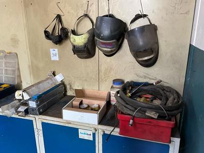 Immagine panoramica di Various welding equipment