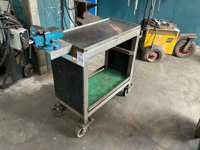 Immagine panoramica di Mobile trolley with vice