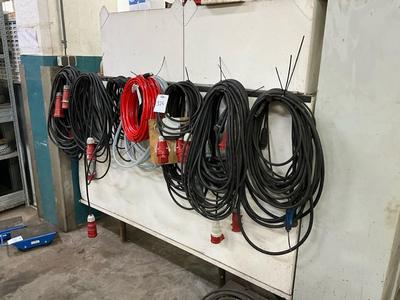 Översiktsbild av Various extension cables