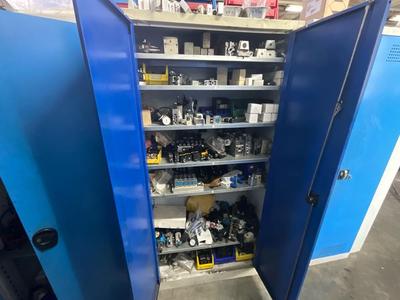 Immagine panoramica di Various pneumatic parts