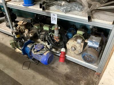 Immagine panoramica di Various pumps and actuators (17x)
