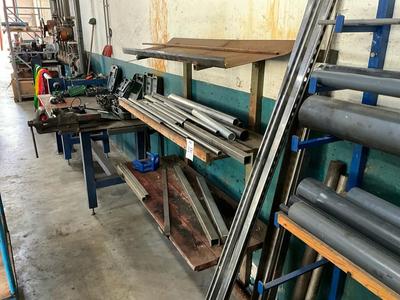 Immagine panoramica di Cantilever racks (2x)