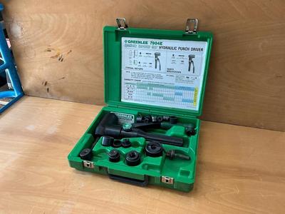 Immagine panoramica di Greenlee Quick Draw 90 Hydraulic punch driver