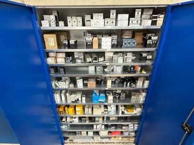 Översiktsbild av Various electronic equipment