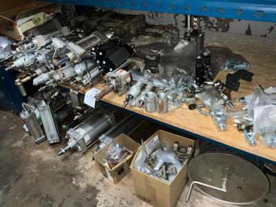 Immagine panoramica di Pneumatic cillinders