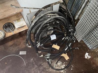 Overview picture of hydraulic hoses