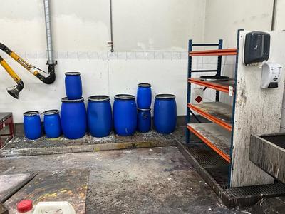 Immagine panoramica di Drip trey system + storage racking