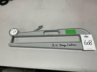 Översiktsbild av C-frame thickness gauge