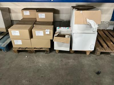 Immagine panoramica di Various workshop inventory items