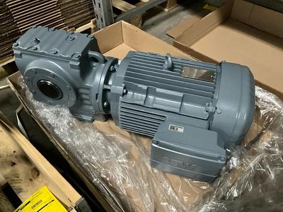 Översiktsbild av Sew SA77 DRN 132M4 electric motor
