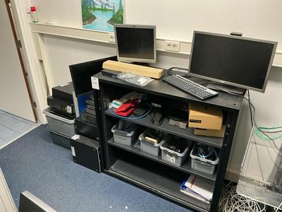 Översiktsbild av Various IT equipment
