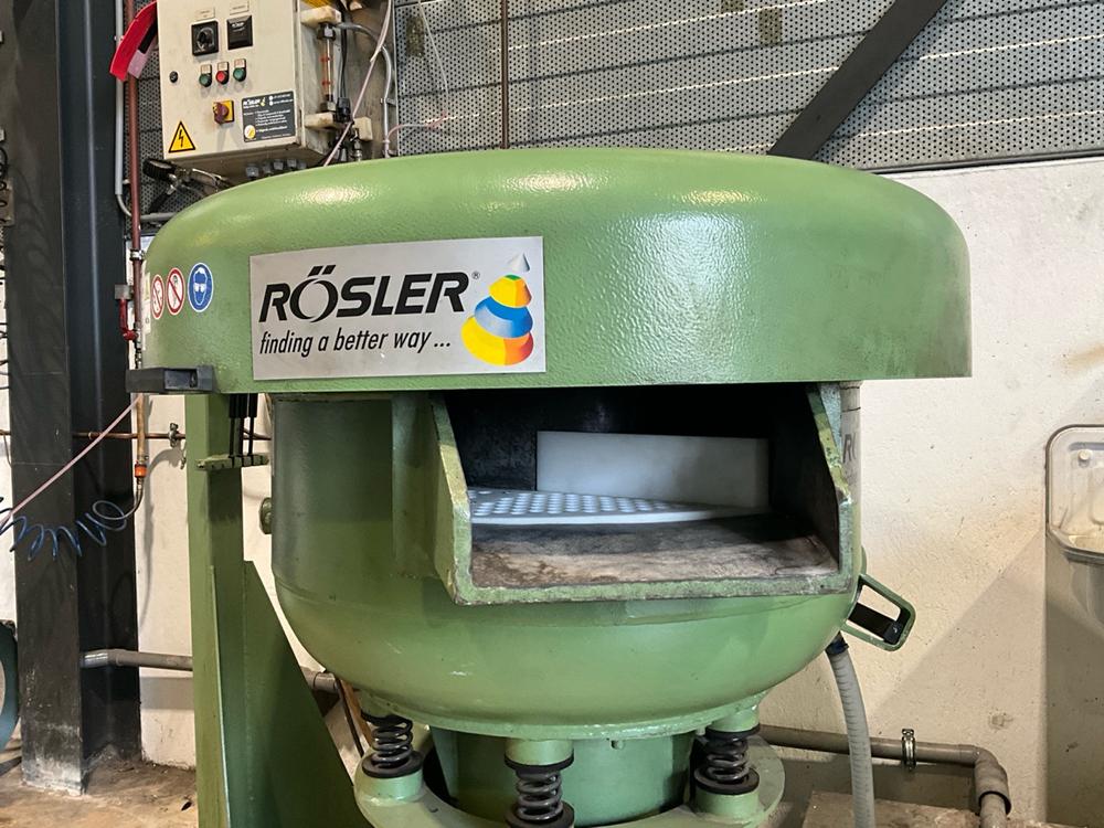 2003 Rösler R 125 EC oppervlaktebewerkingsmachine/triltoestel | Dome ...